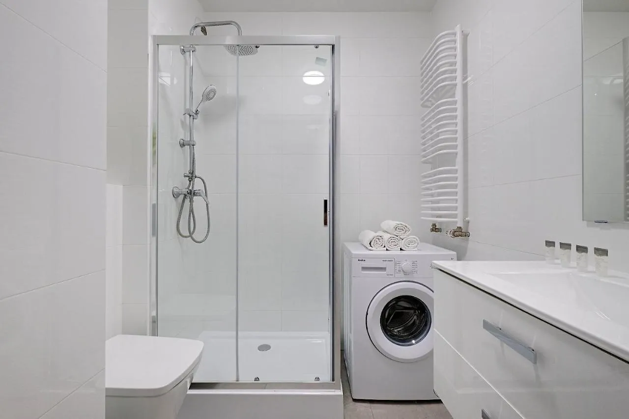 2Br Apt Strzelecka 24 With Balcony Apartment Warsaw Poland
